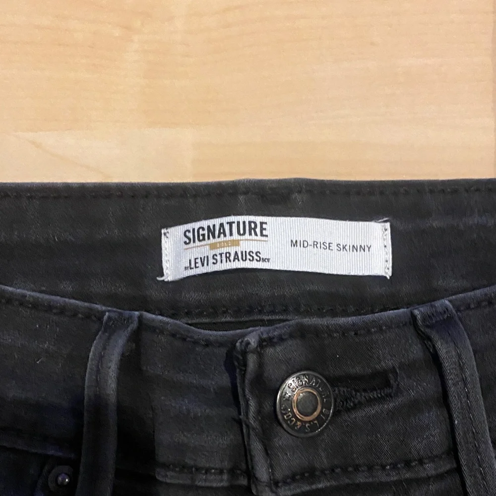 Levi Strauss Black Mid Rise Skinny Jeans Size 6 Business Casual Stretch Denim - Picture 4 of 7